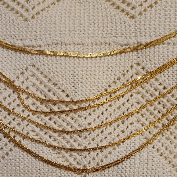 Stunning Vintage MONET 6 Layer 30" Gold Tone Chain Necklace - Picture 2 of 6
